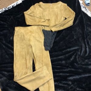 Vakko suede outfit